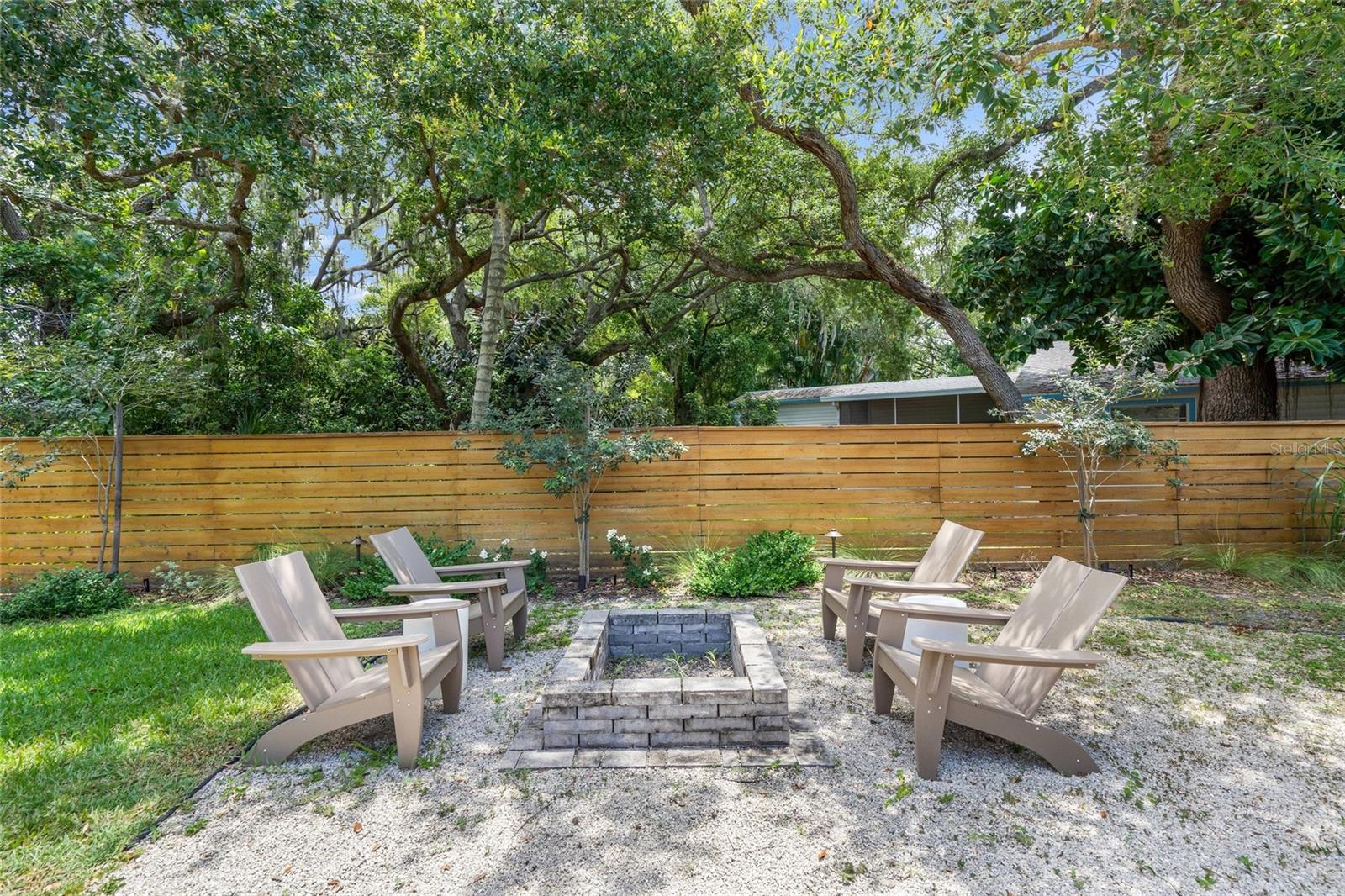 319 BEARDED OAKS CIR — photo 40