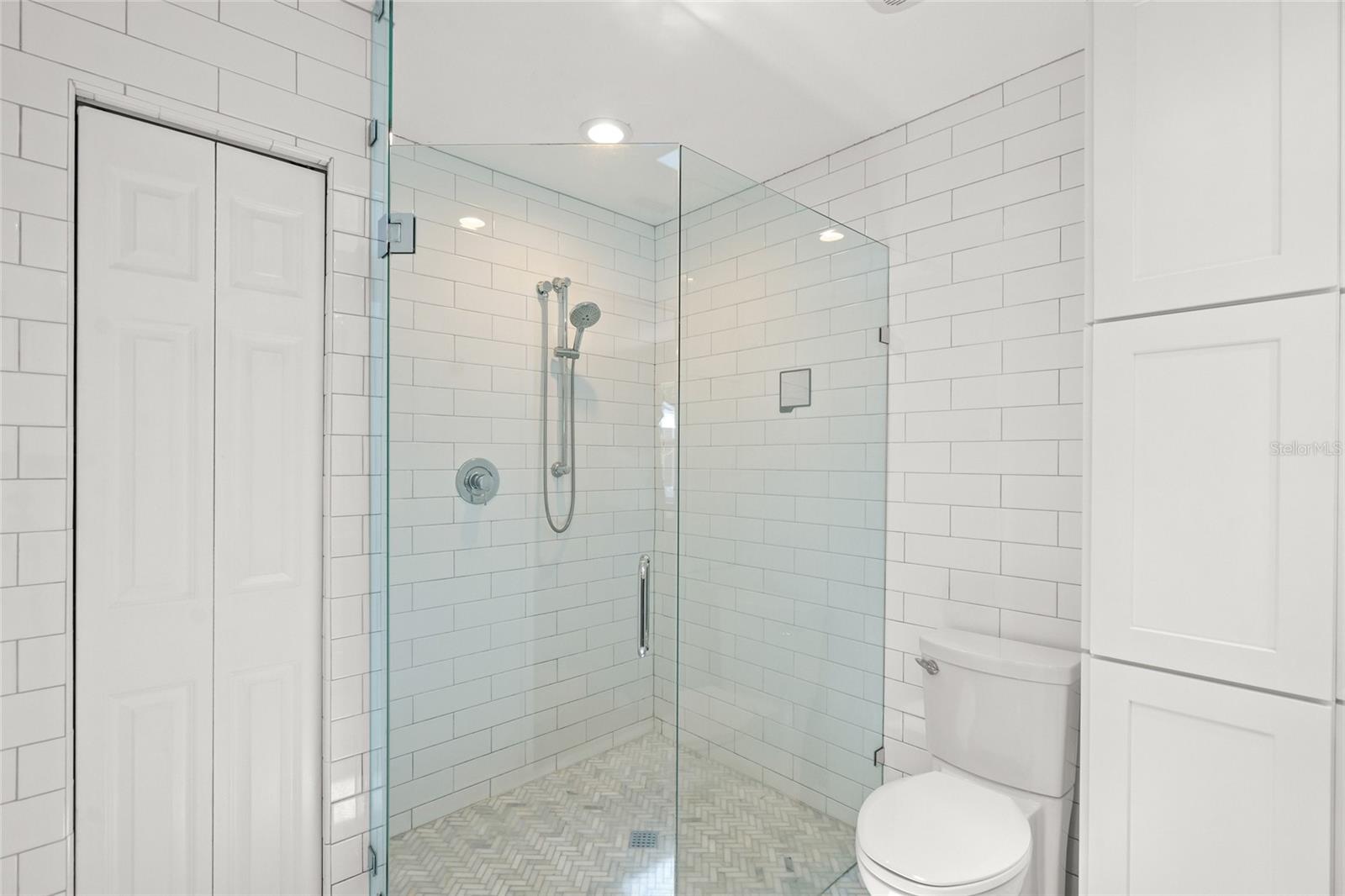 319 BEARDED OAKS CIR — photo 36