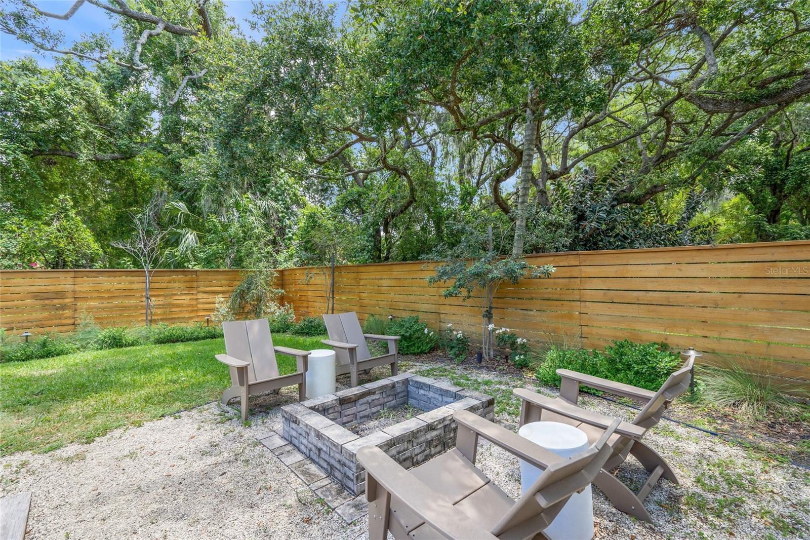 319 BEARDED OAKS CIR — photo 41