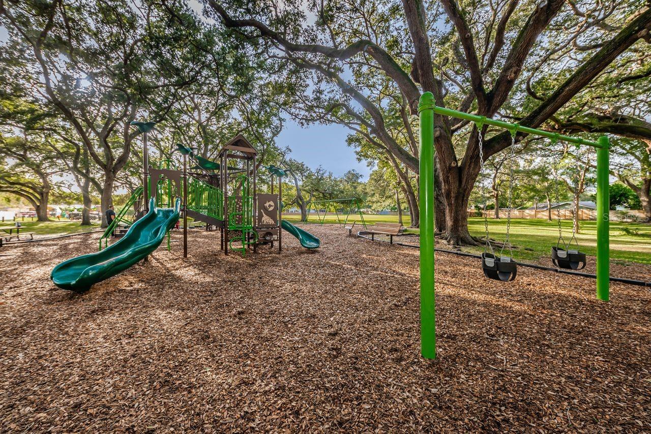 1614 DALE CIR N — photo 42