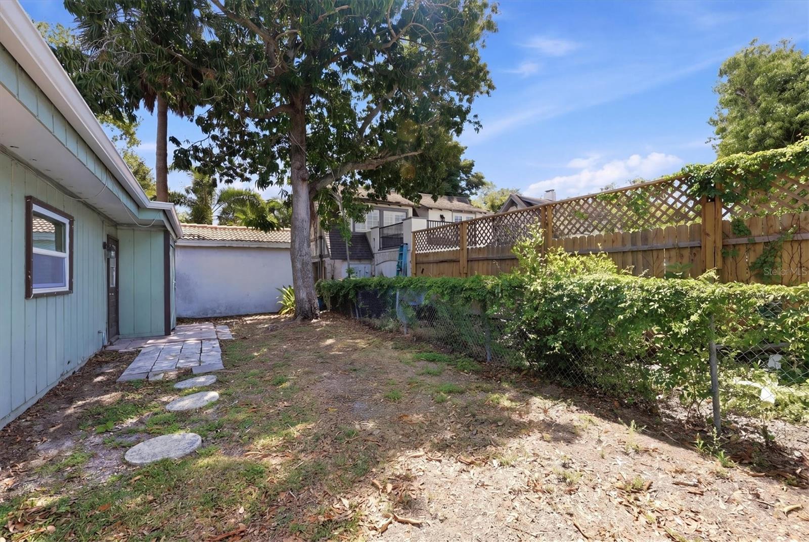 1824 WEBBER ST — photo 3