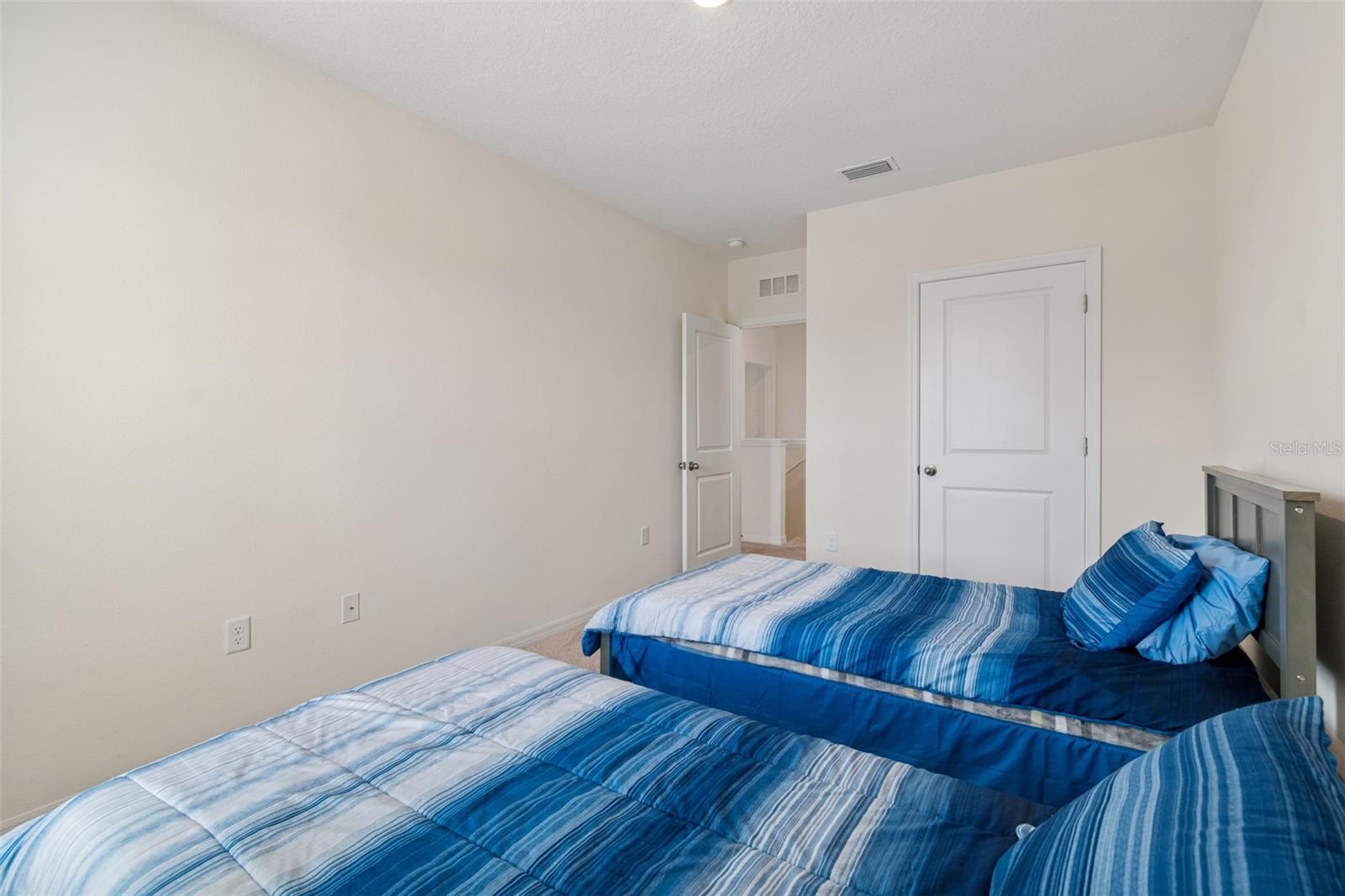17053 OVAL RUM DR — photo 26