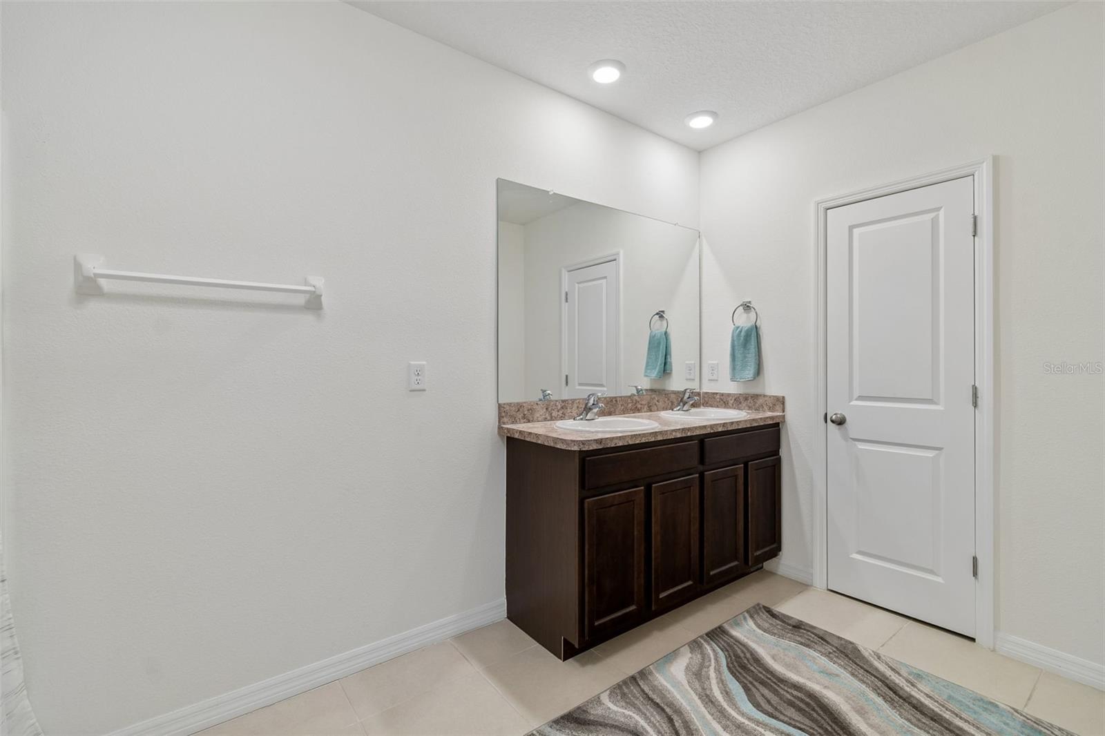 17053 OVAL RUM DR — photo 30