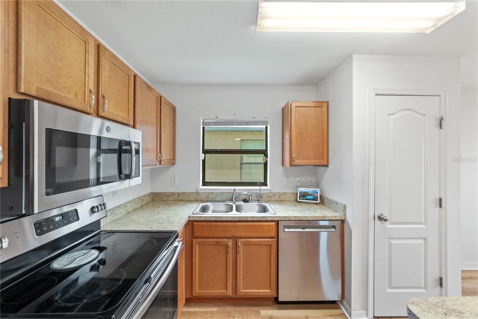 621 CHATHAM WALK DR — photo 10