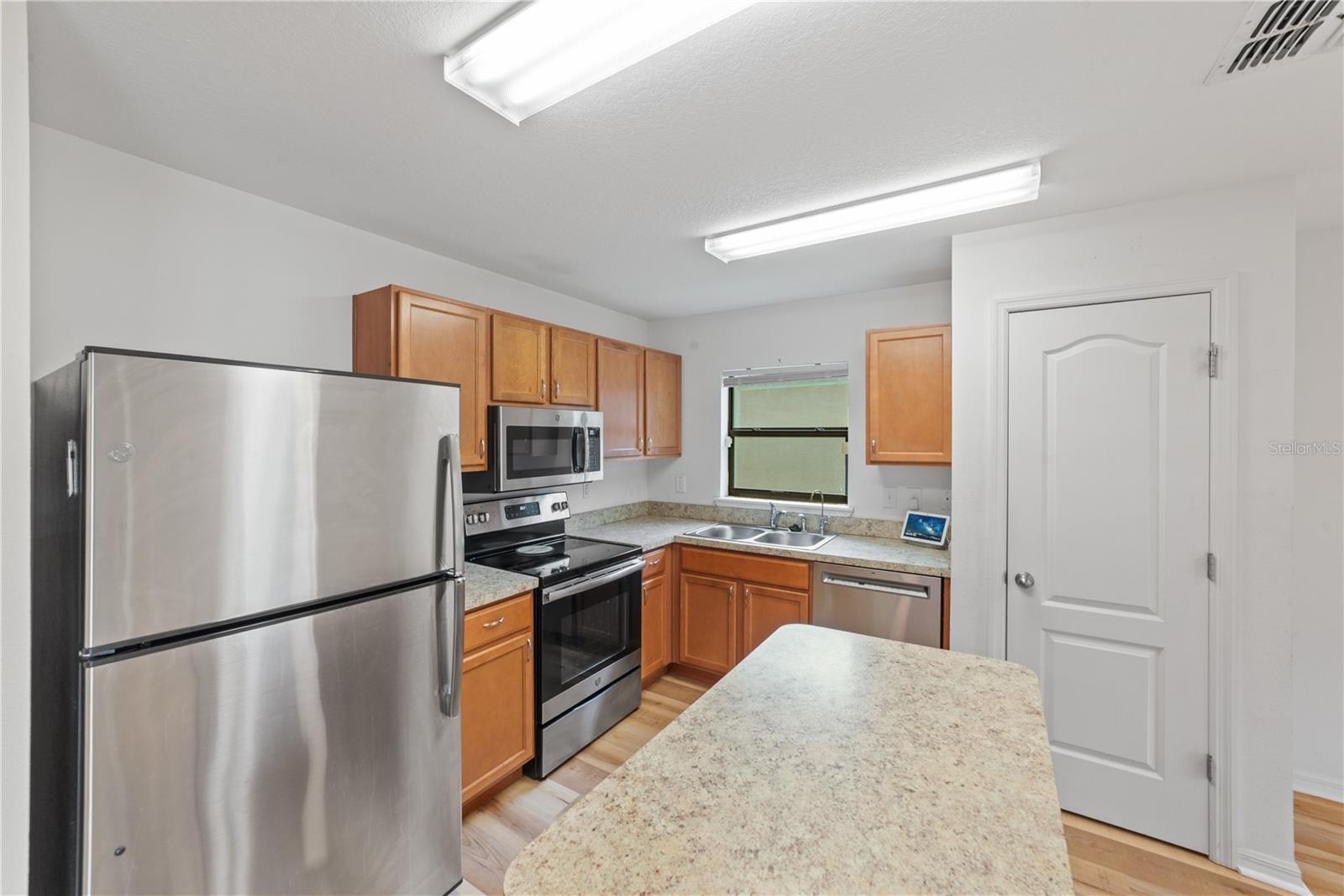 621 CHATHAM WALK DR — photo 8