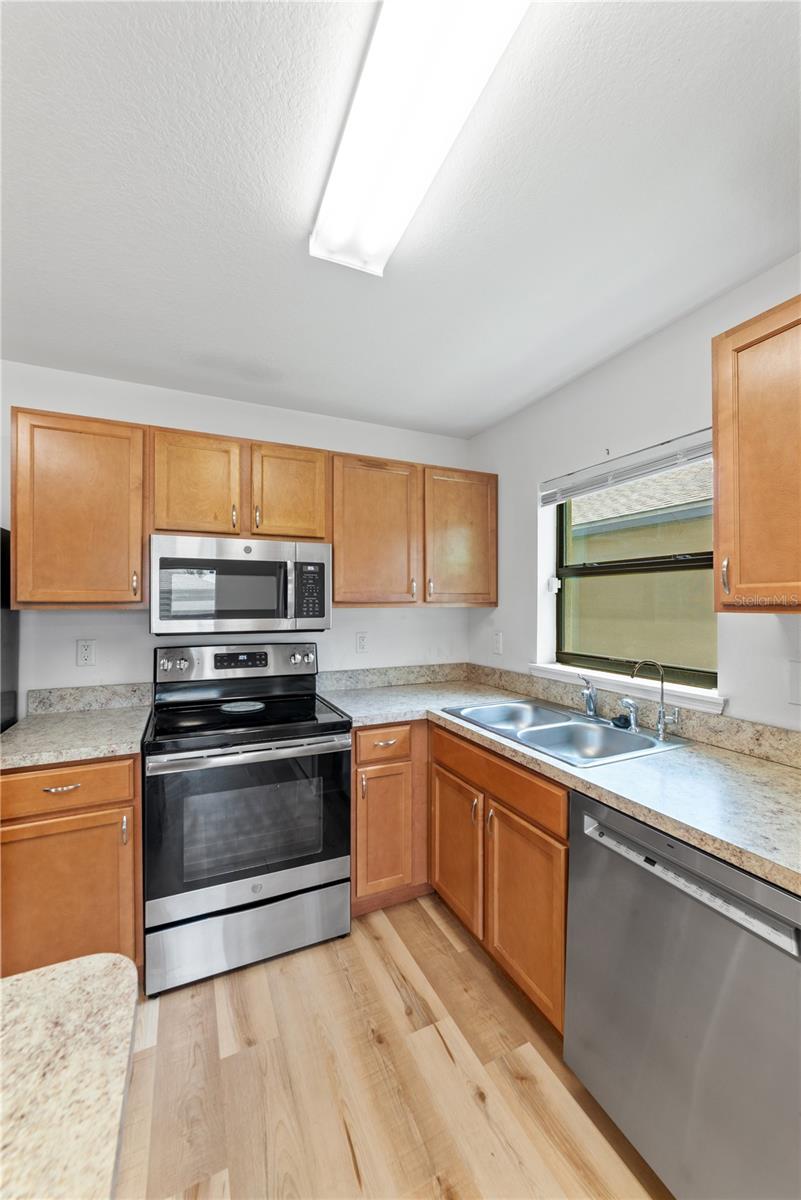 621 CHATHAM WALK DR — photo 11