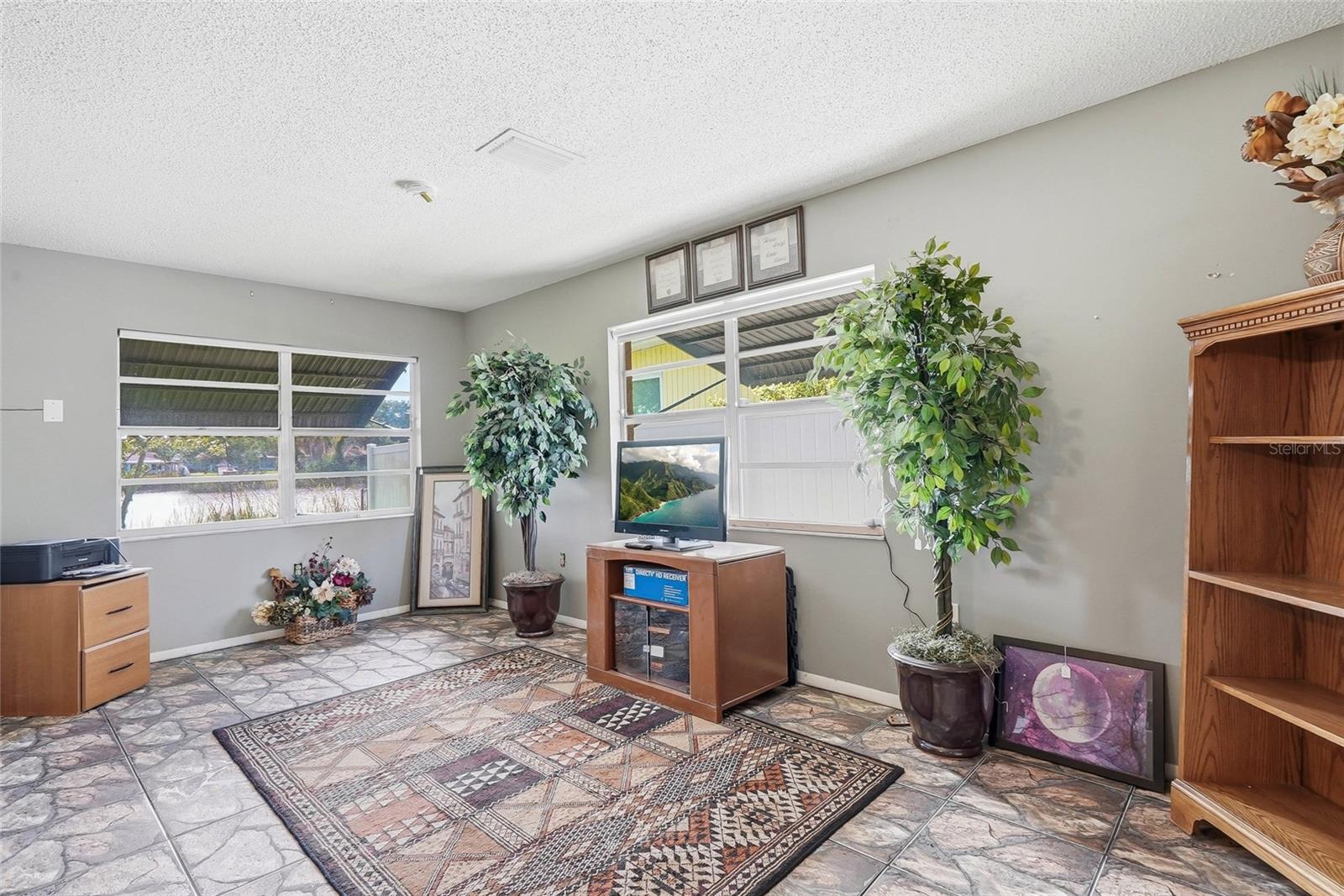 5049 SHERRY LN — photo 10