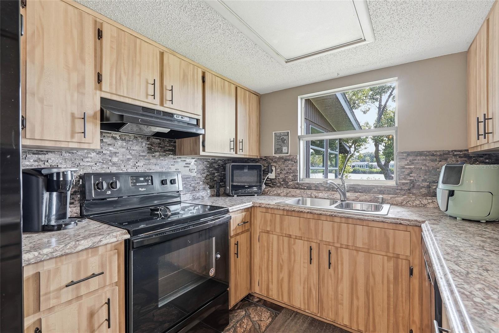 5049 SHERRY LN — photo 8