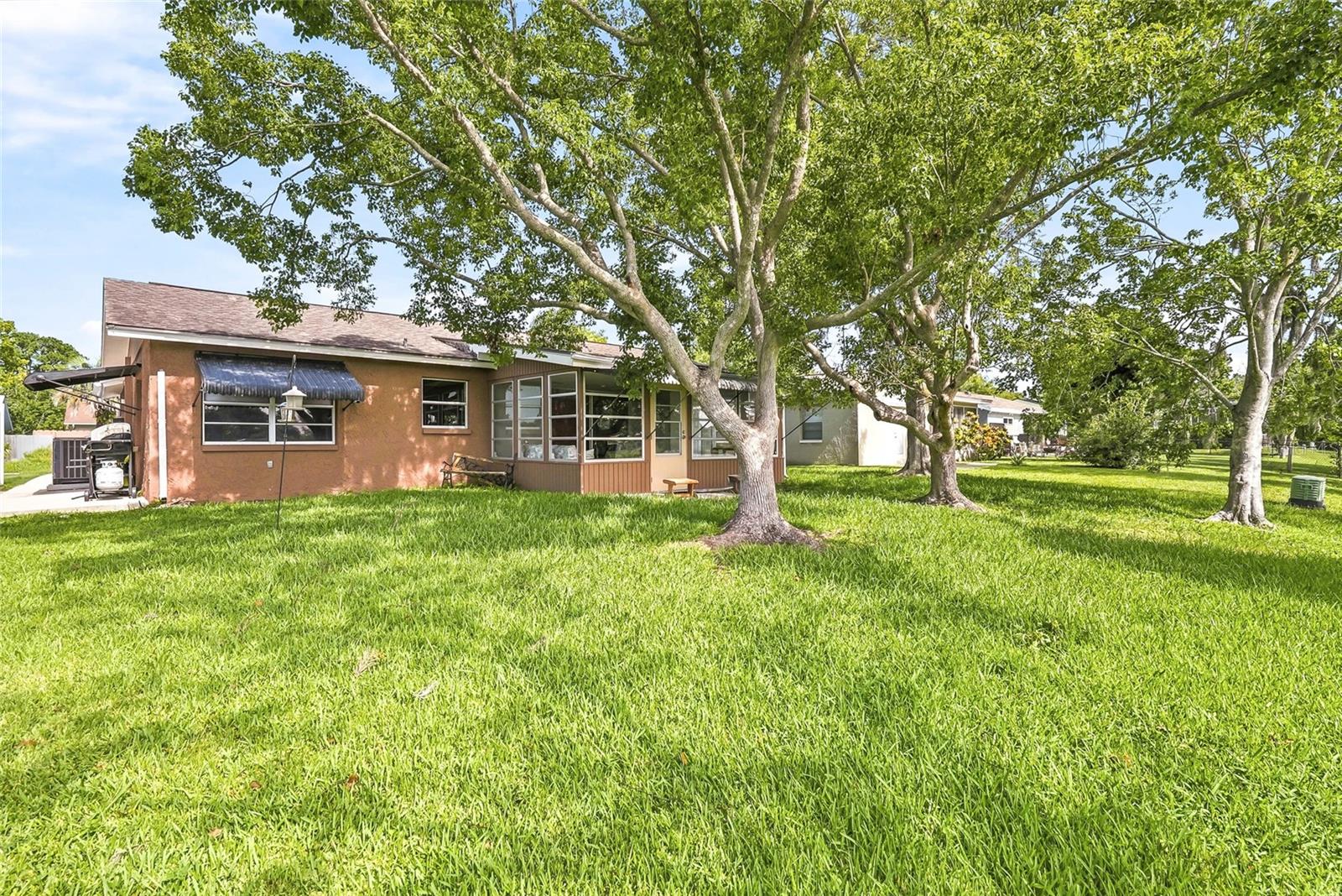 5049 SHERRY LN — photo 18
