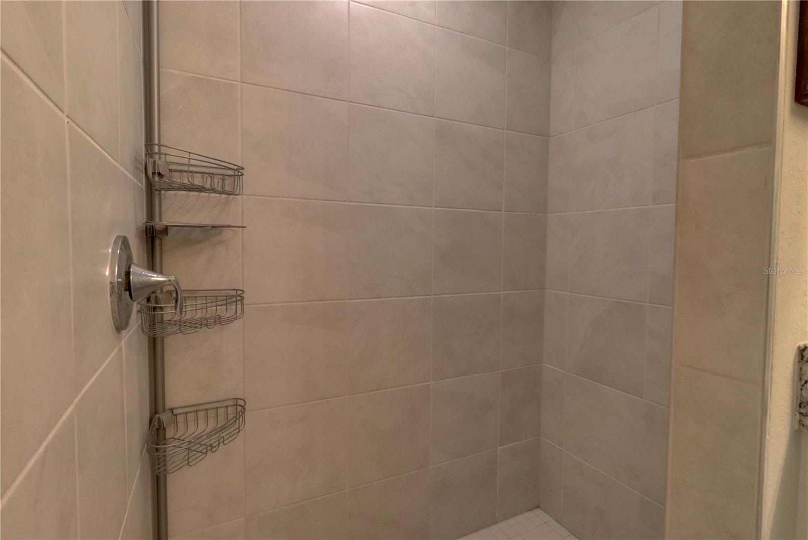 2713 EMBASSY RD — photo 20