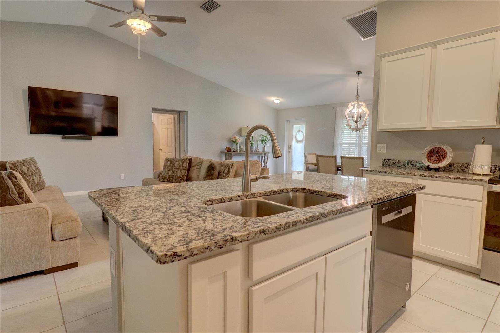 2713 EMBASSY RD — photo 10