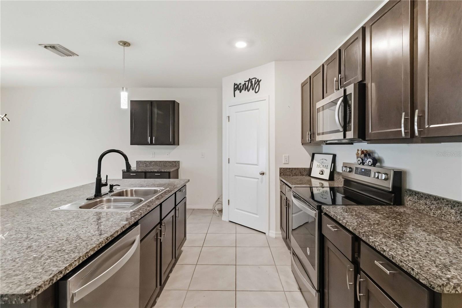 1702 JOHNSON POINTE DR — photo 8