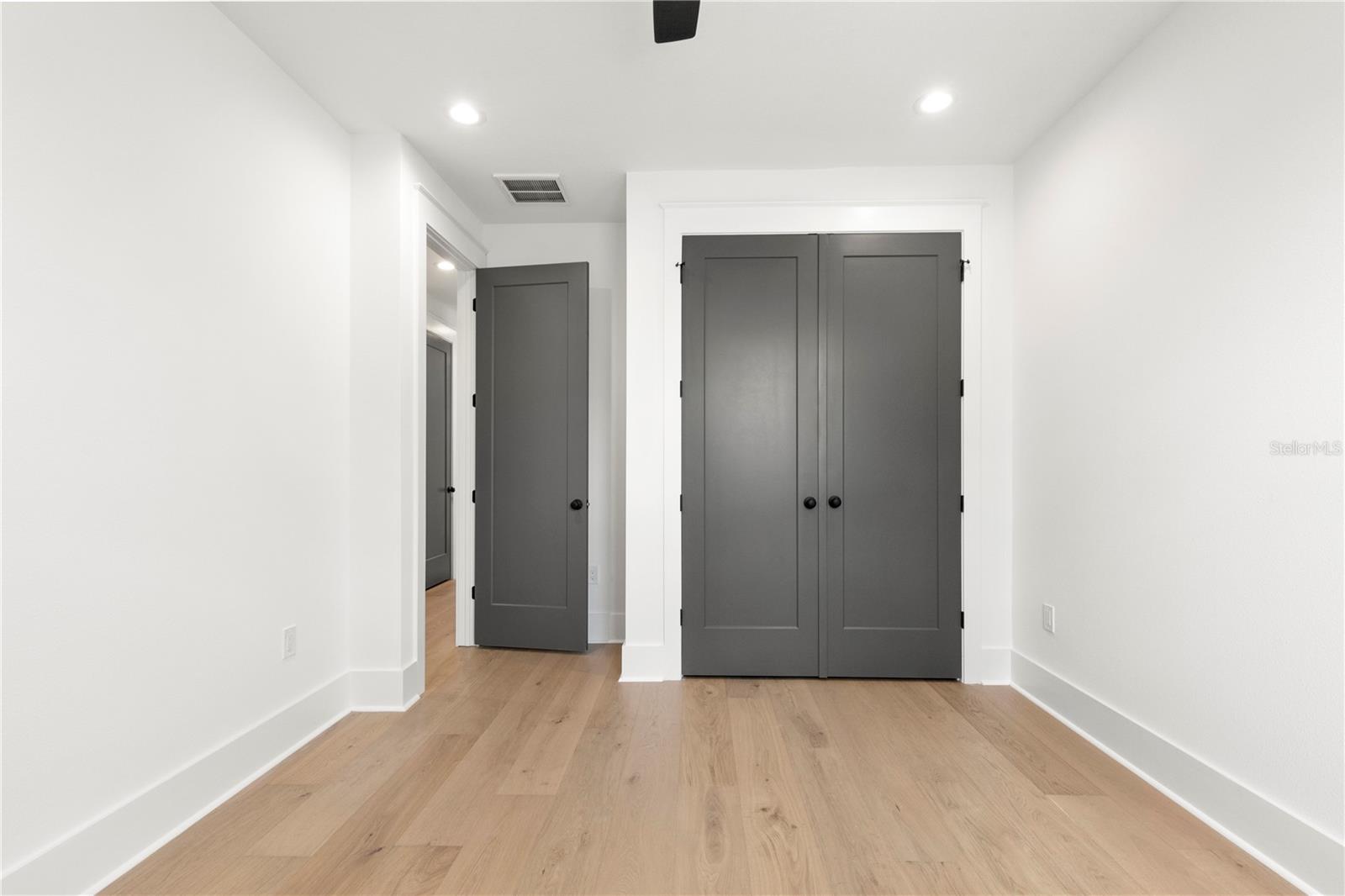 413 W PARIS ST — photo 48