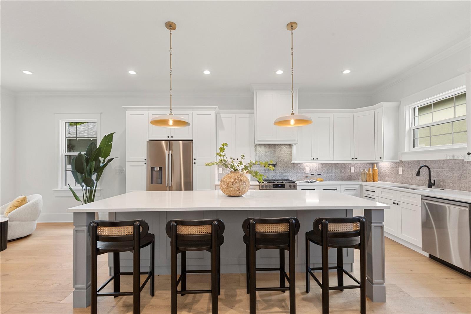 413 W PARIS ST — photo 22