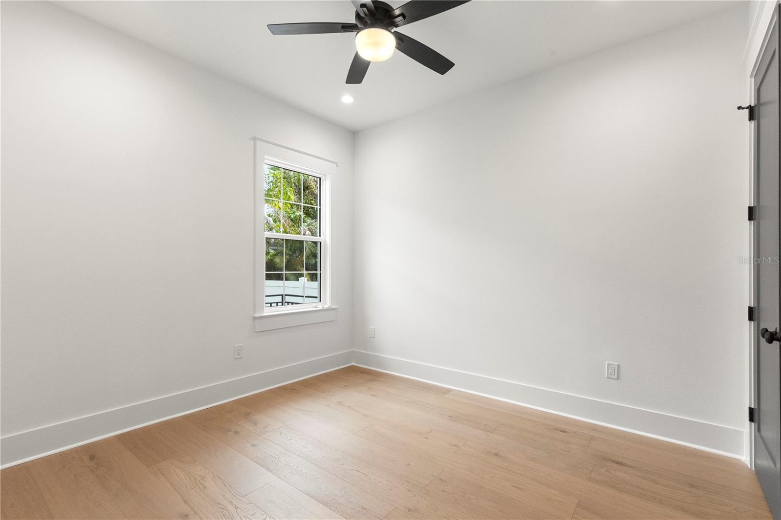 413 W PARIS ST — photo 28