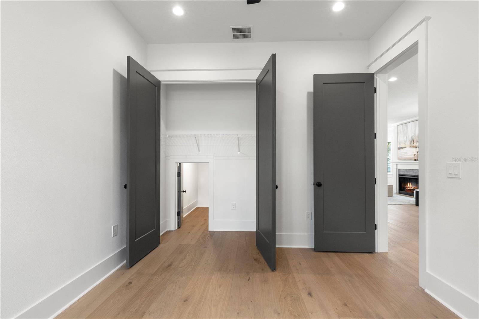 413 W PARIS ST — photo 54