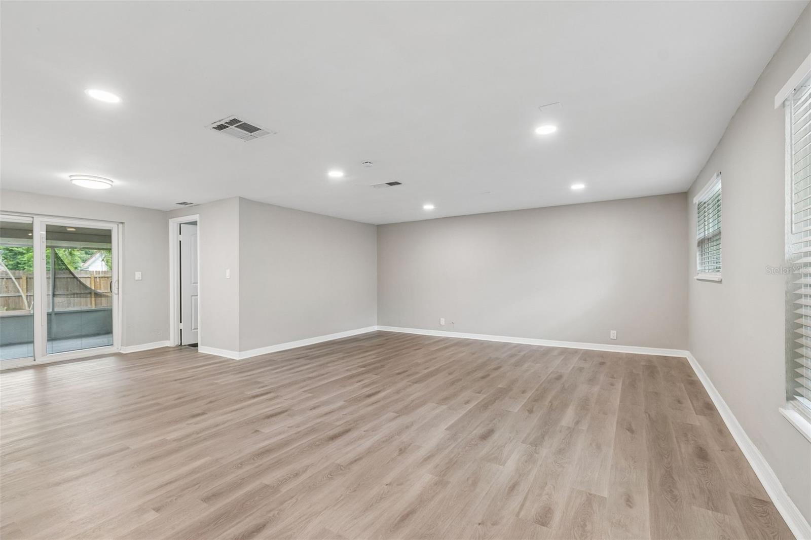 1124 JADEWOOD AVE — photo 4