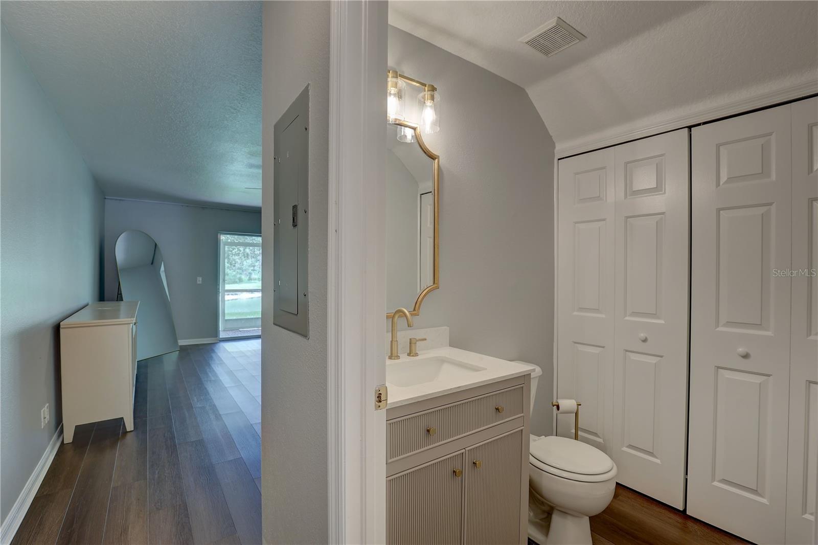 9516 CHARLESBERG DR — photo 23