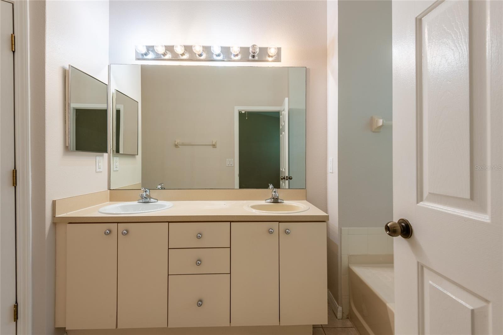 11112 HOLLY CONE DR — photo 24