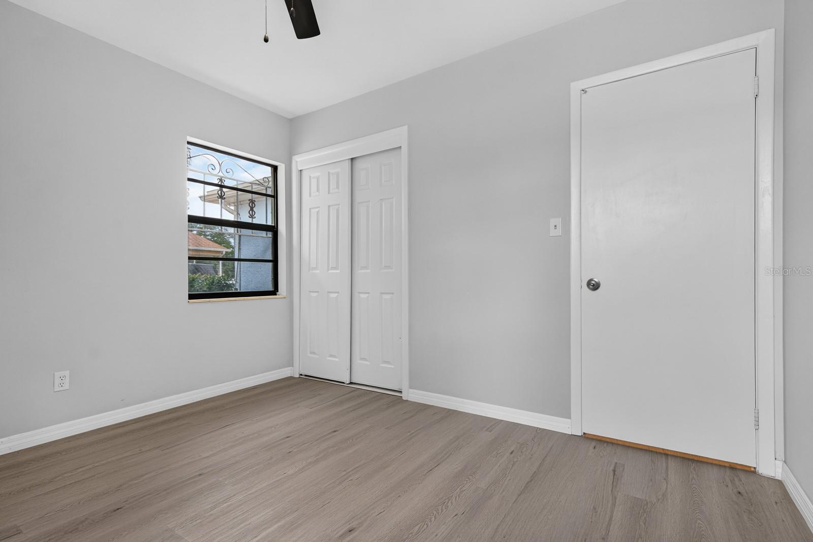 2211 MALLORY AVE — photo 28