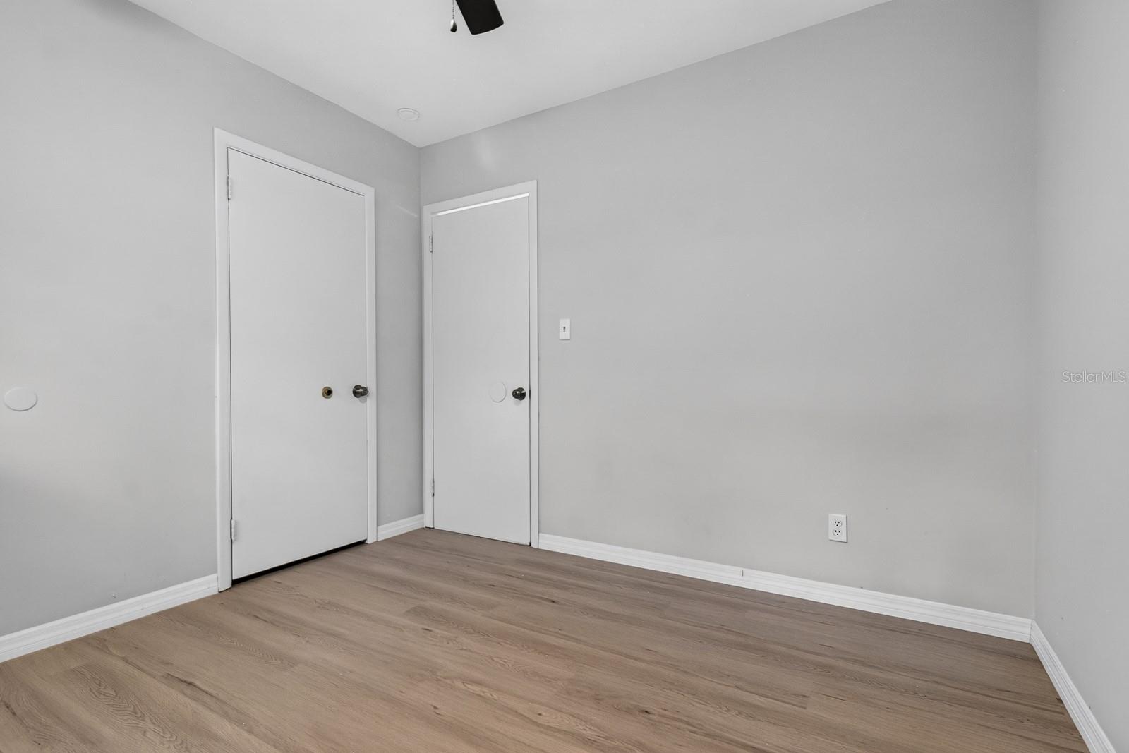 2211 MALLORY AVE — photo 23
