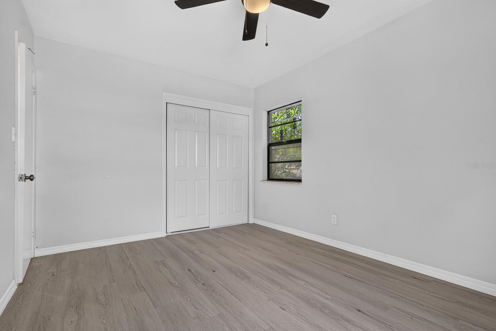 2211 MALLORY AVE — photo 27