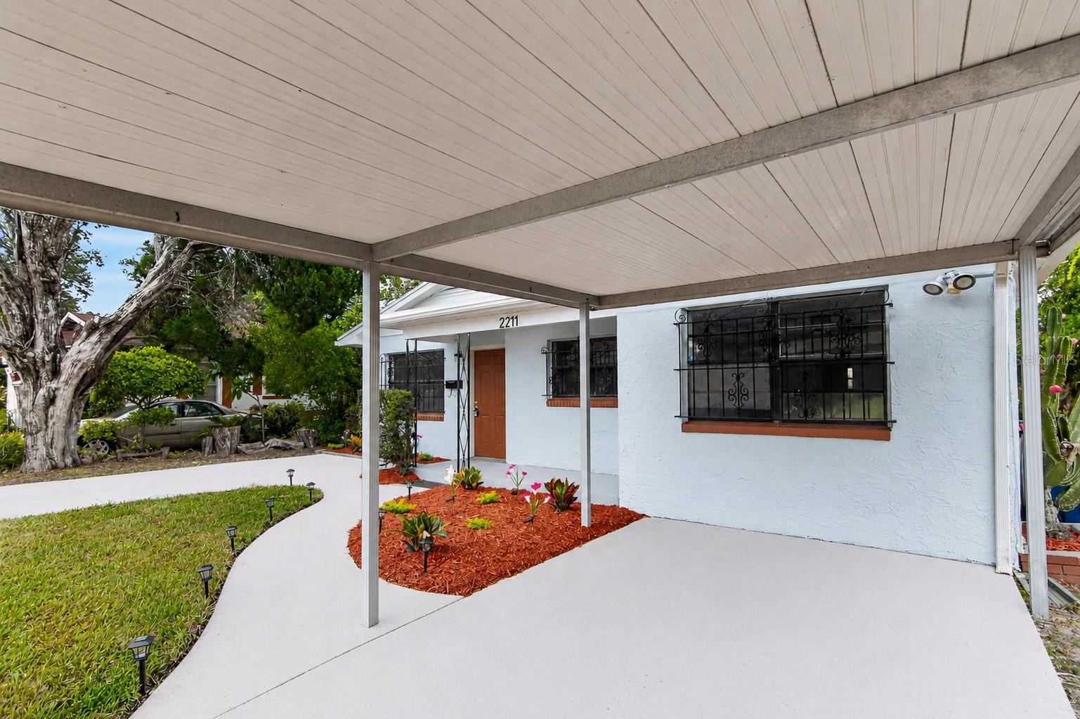 2211 MALLORY AVE — photo 3