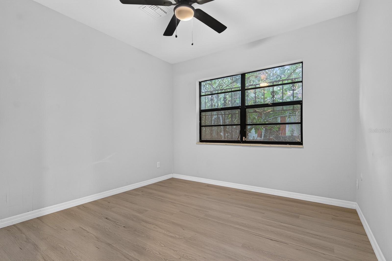 2211 MALLORY AVE — photo 22