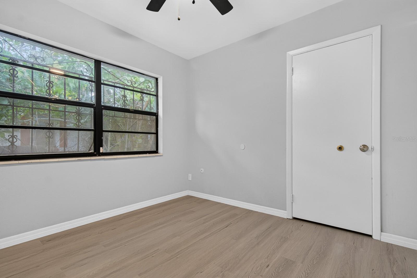 2211 MALLORY AVE — photo 24