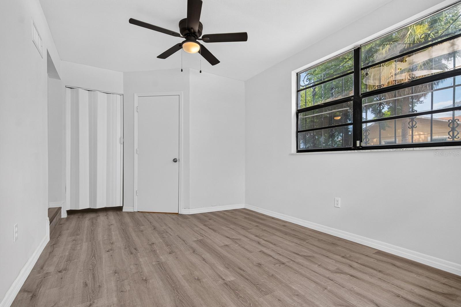 2211 MALLORY AVE — photo 18