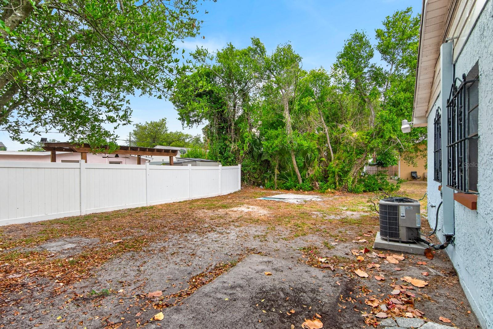 2211 MALLORY AVE — photo 36