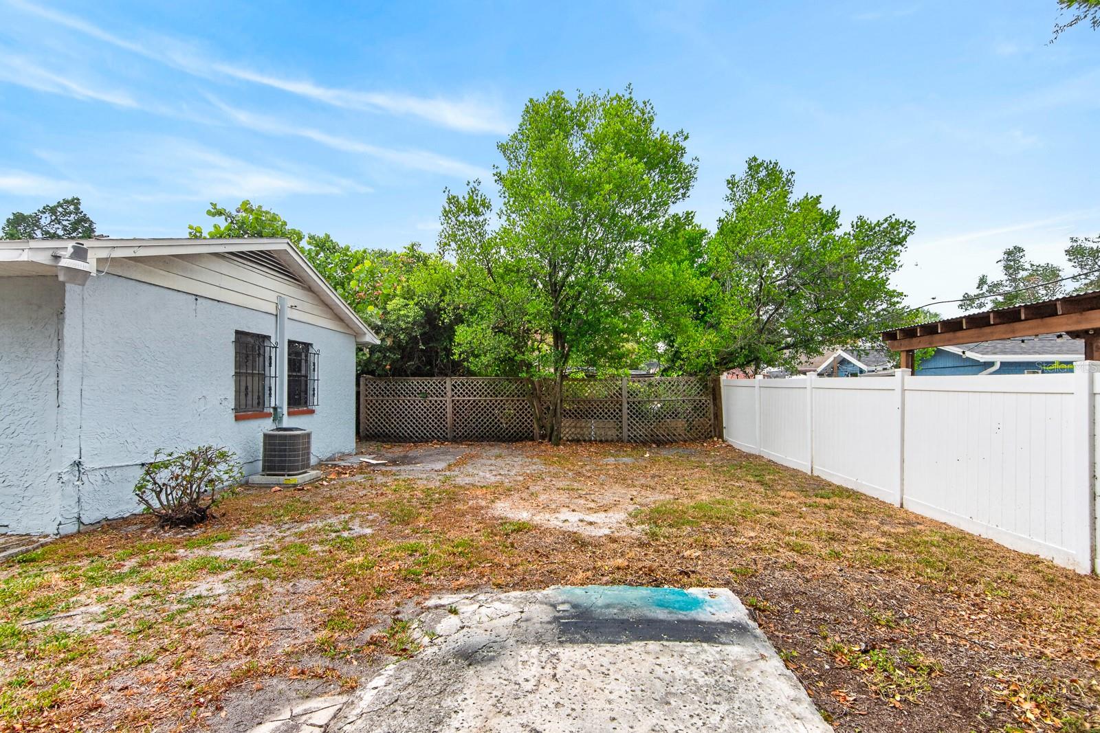 2211 MALLORY AVE — photo 34