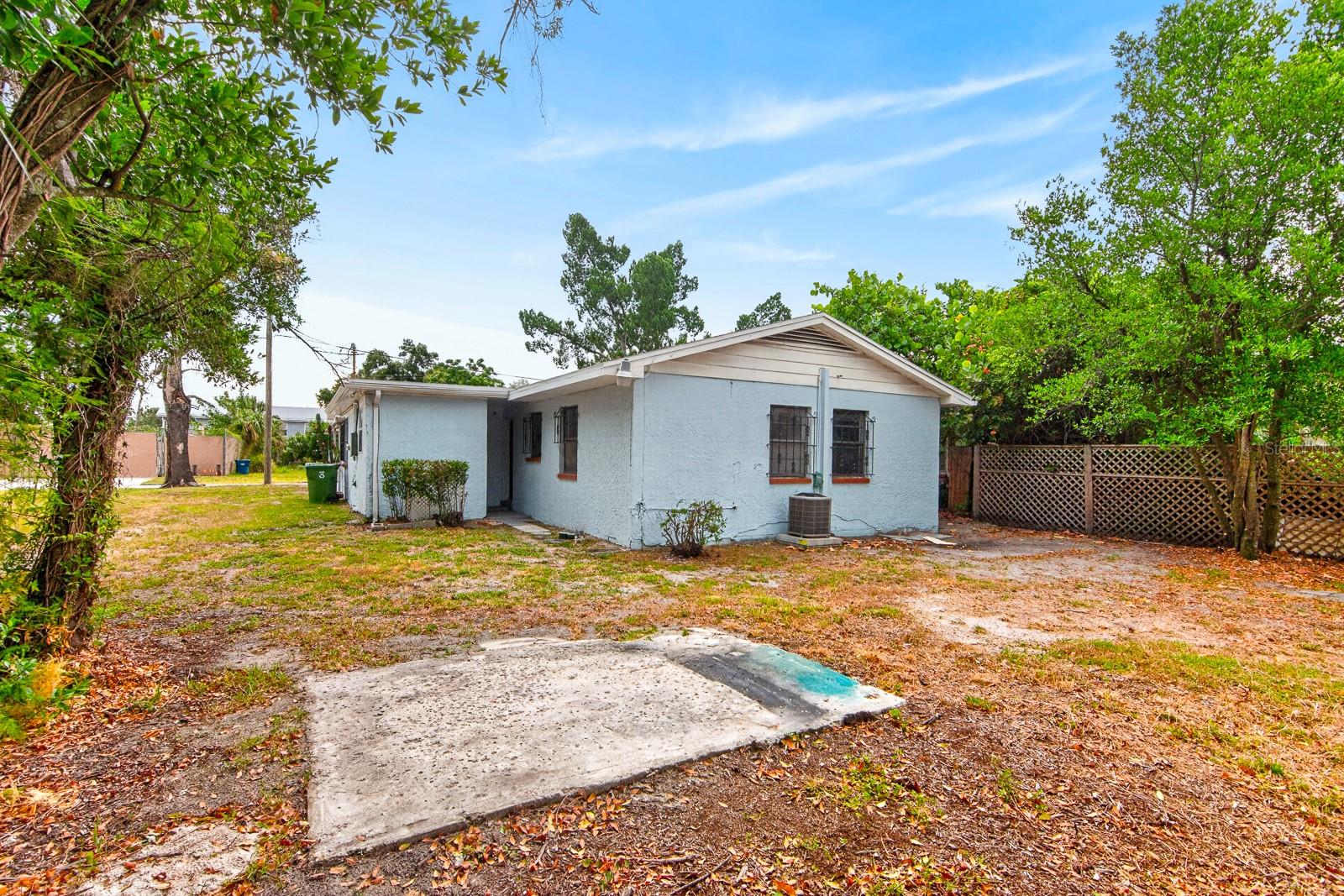2211 MALLORY AVE — photo 32