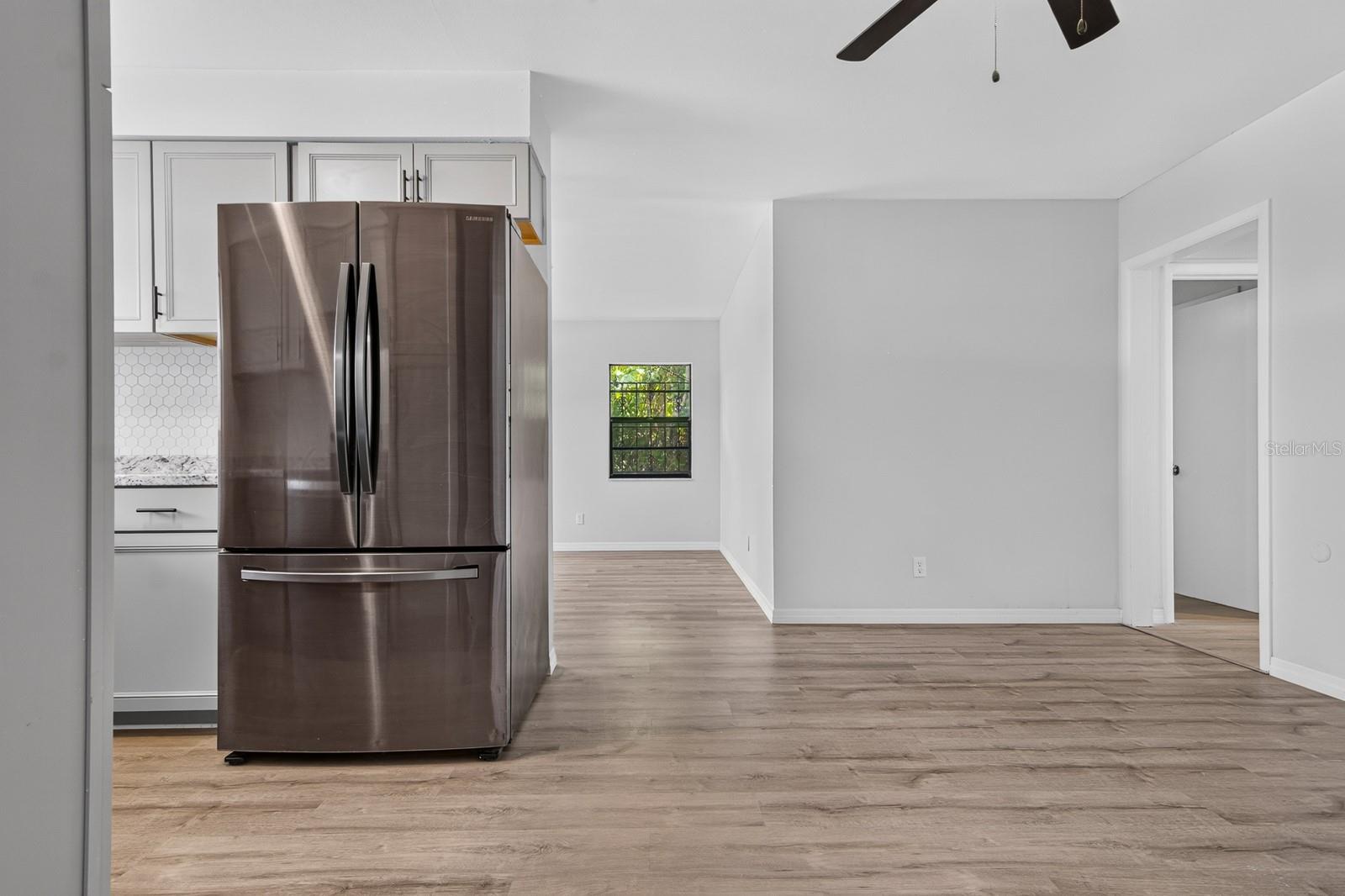 2211 MALLORY AVE — photo 15
