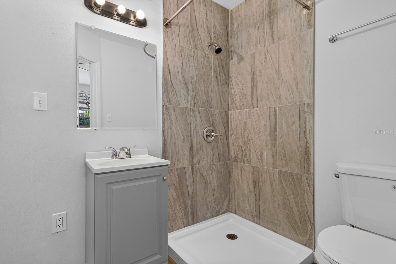 2211 MALLORY AVE — photo 19