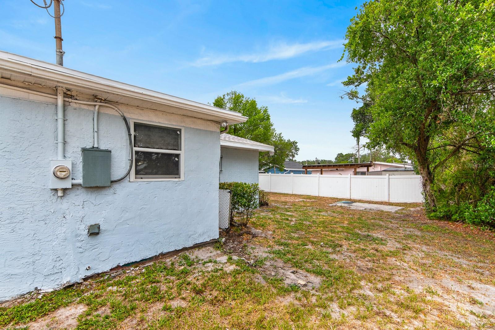 2211 MALLORY AVE — photo 37