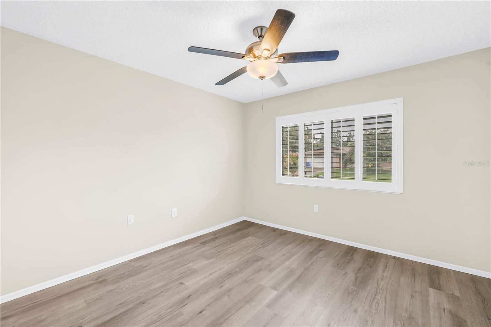 5812 16TH LN NE — photo 26
