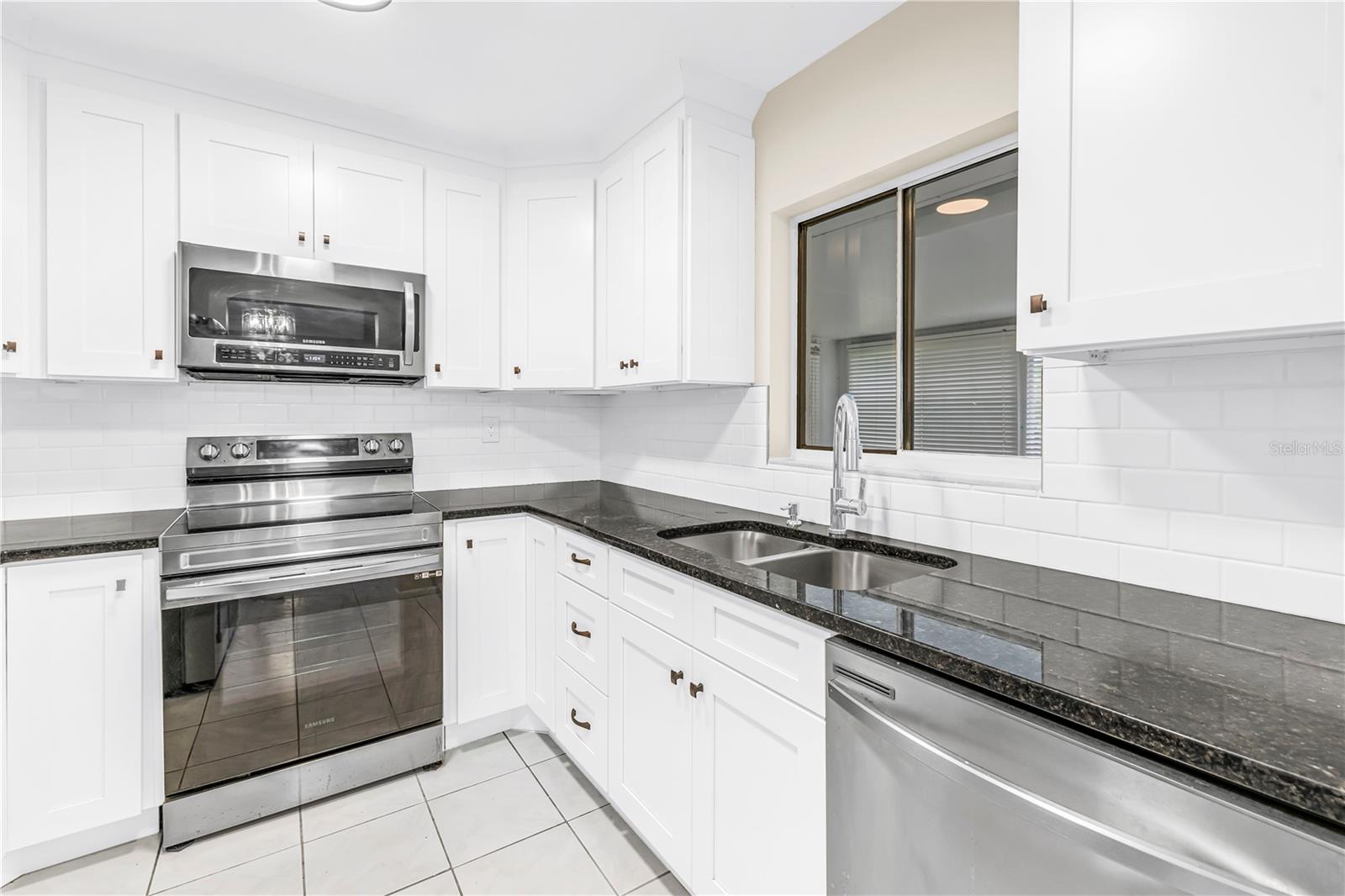 5812 16TH LN NE — photo 8