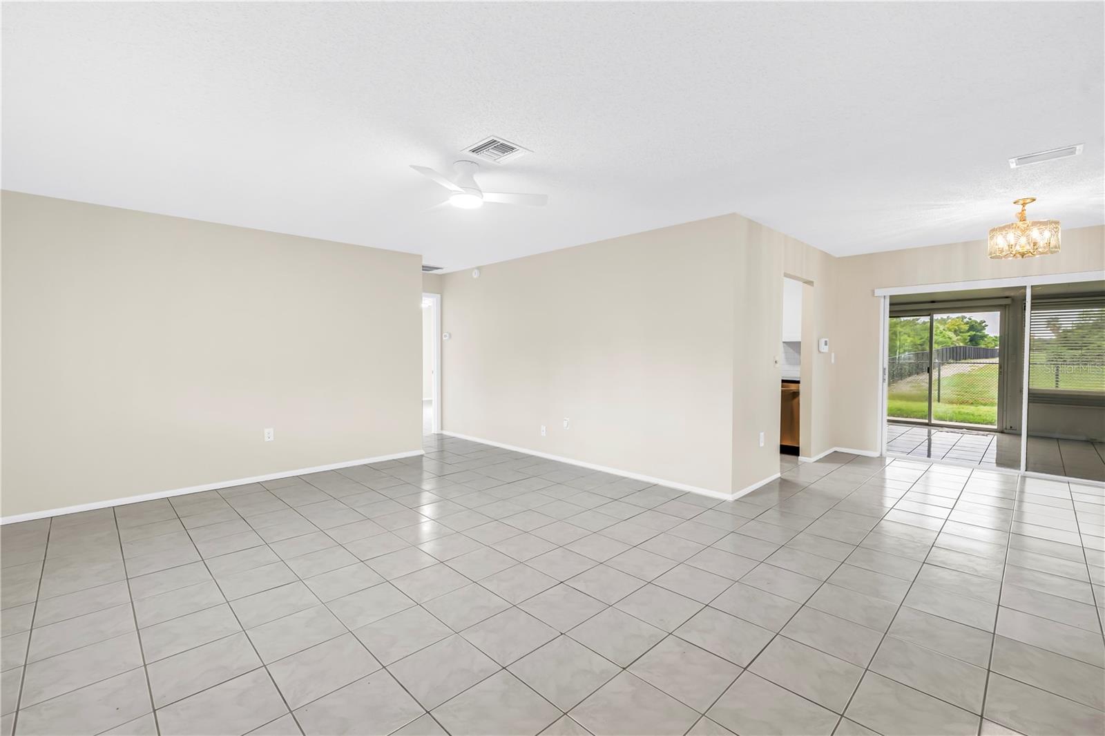 5812 16TH LN NE — photo 11