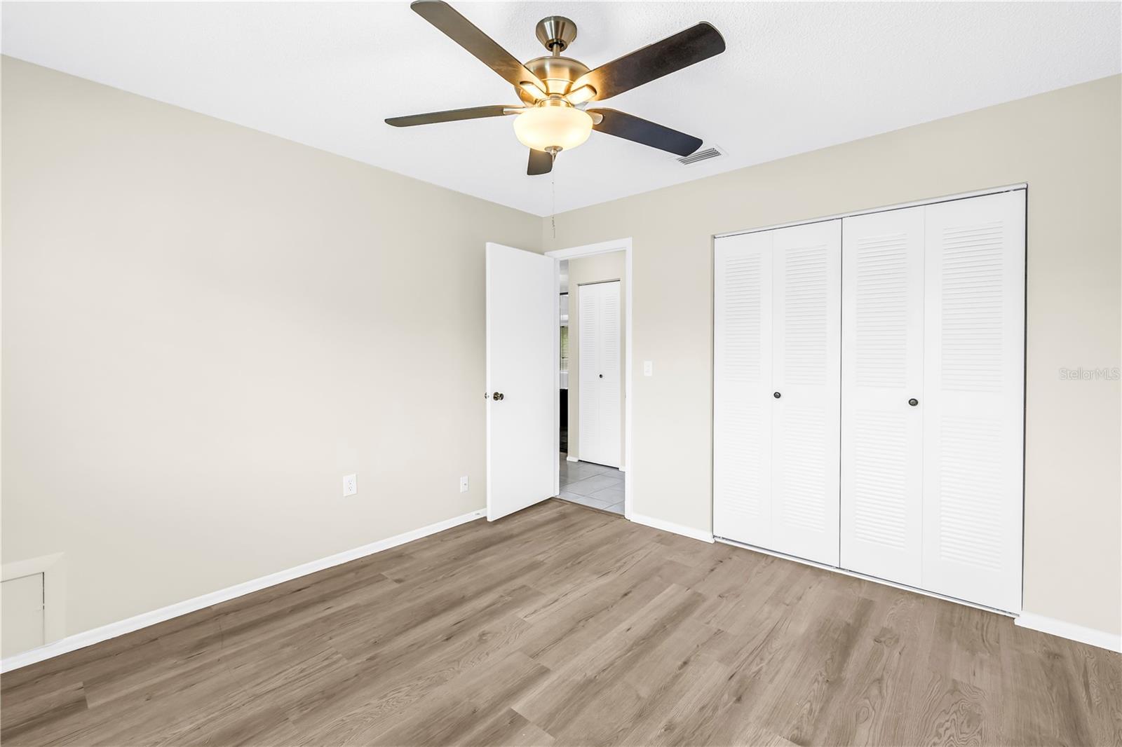5812 16TH LN NE — photo 27