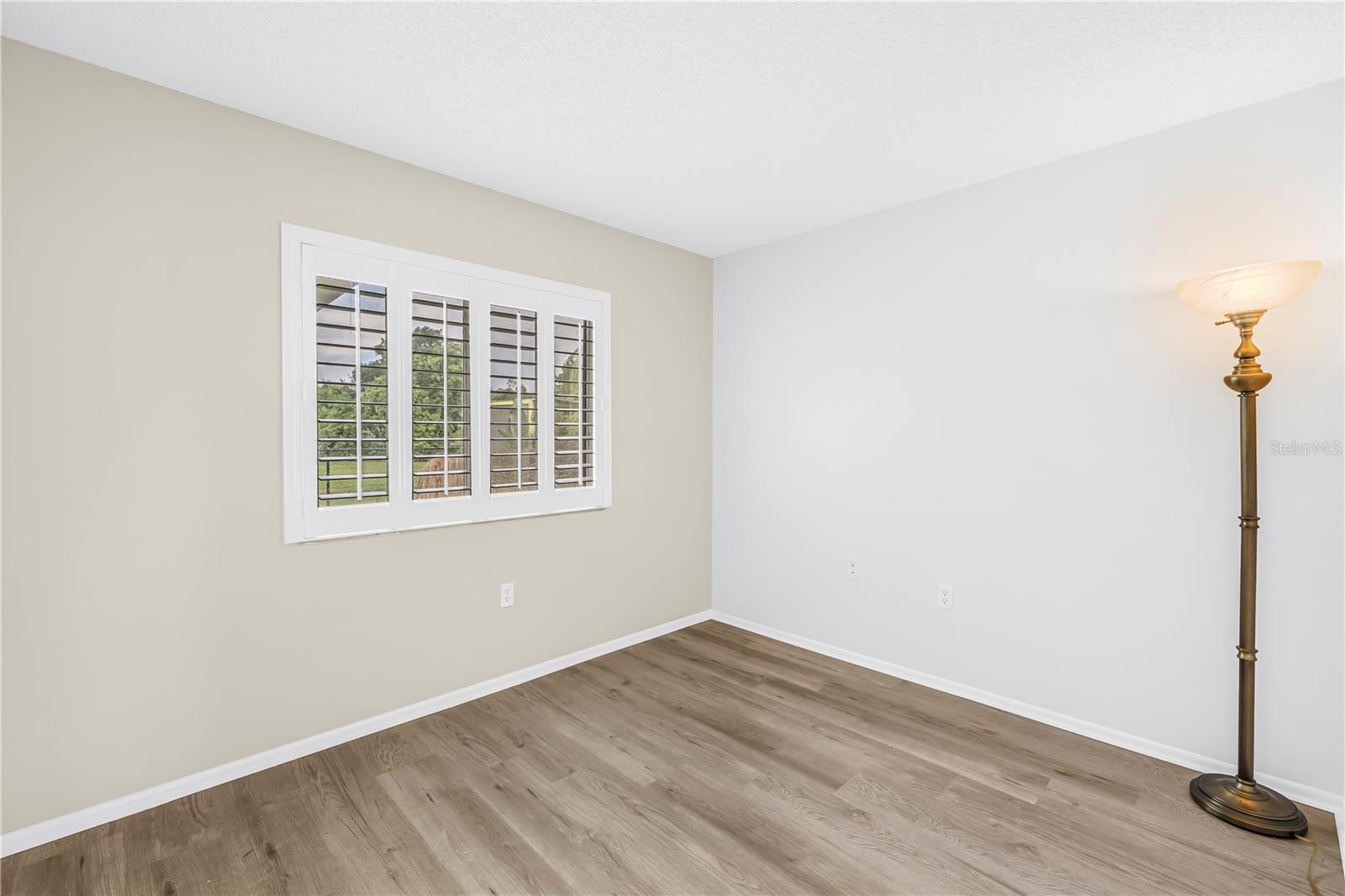 5812 16TH LN NE — photo 22