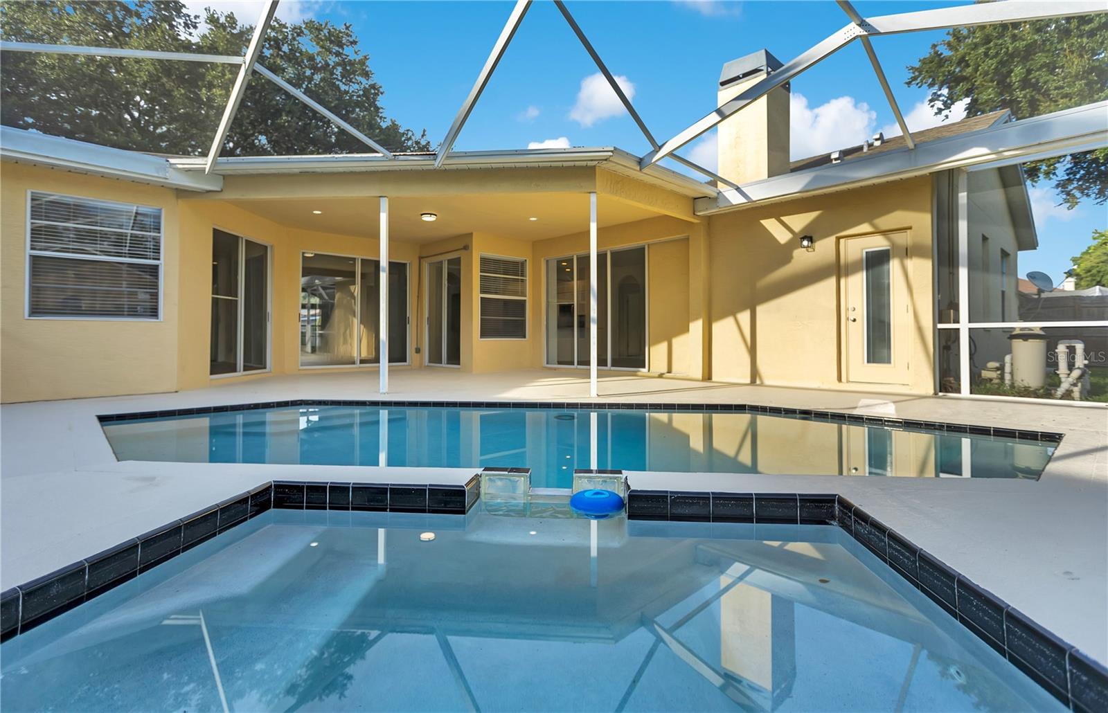 9303 HERITAGE OAK CT — photo 2