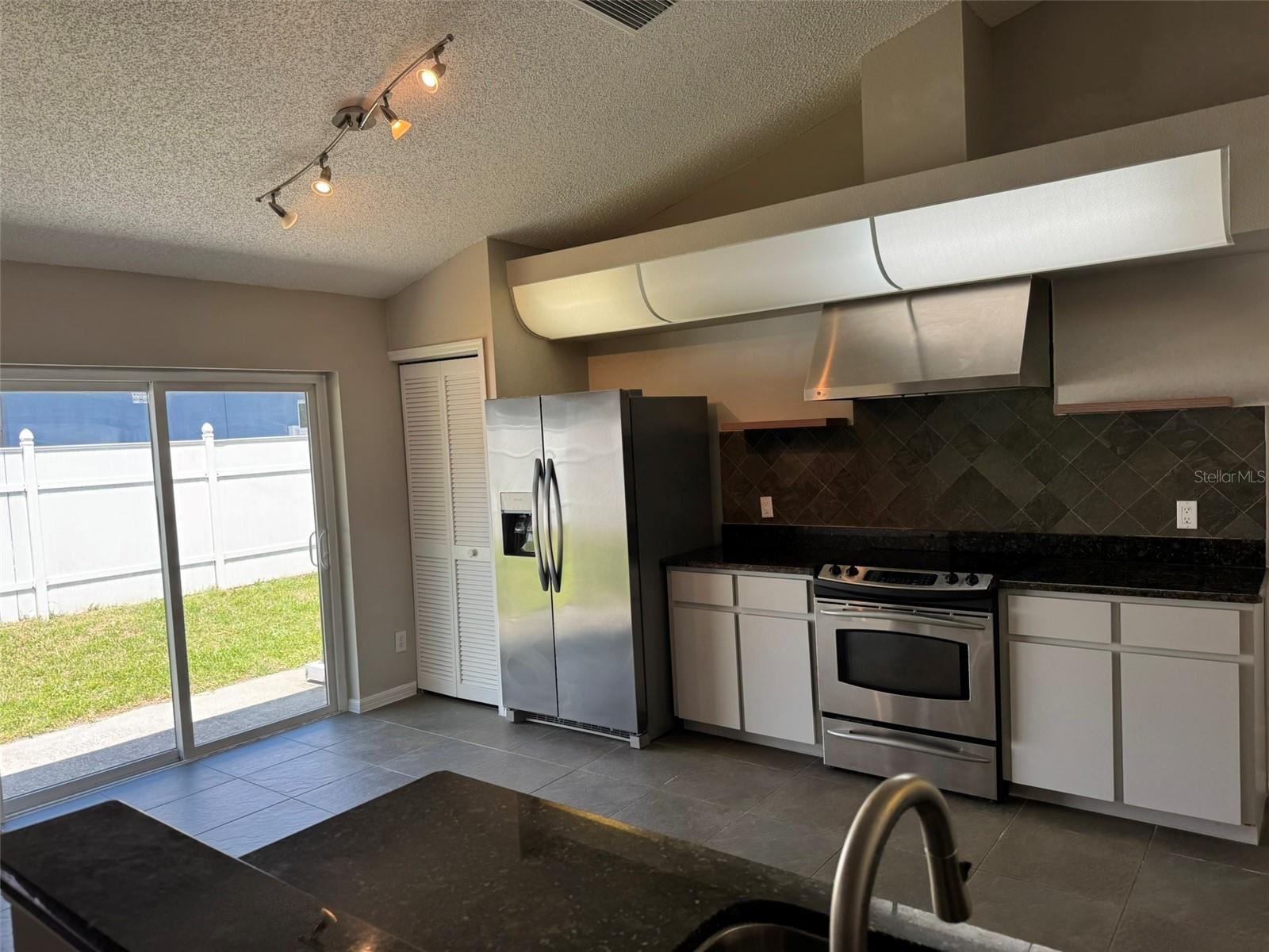 10104 BEEFMASTER CT — photo 5