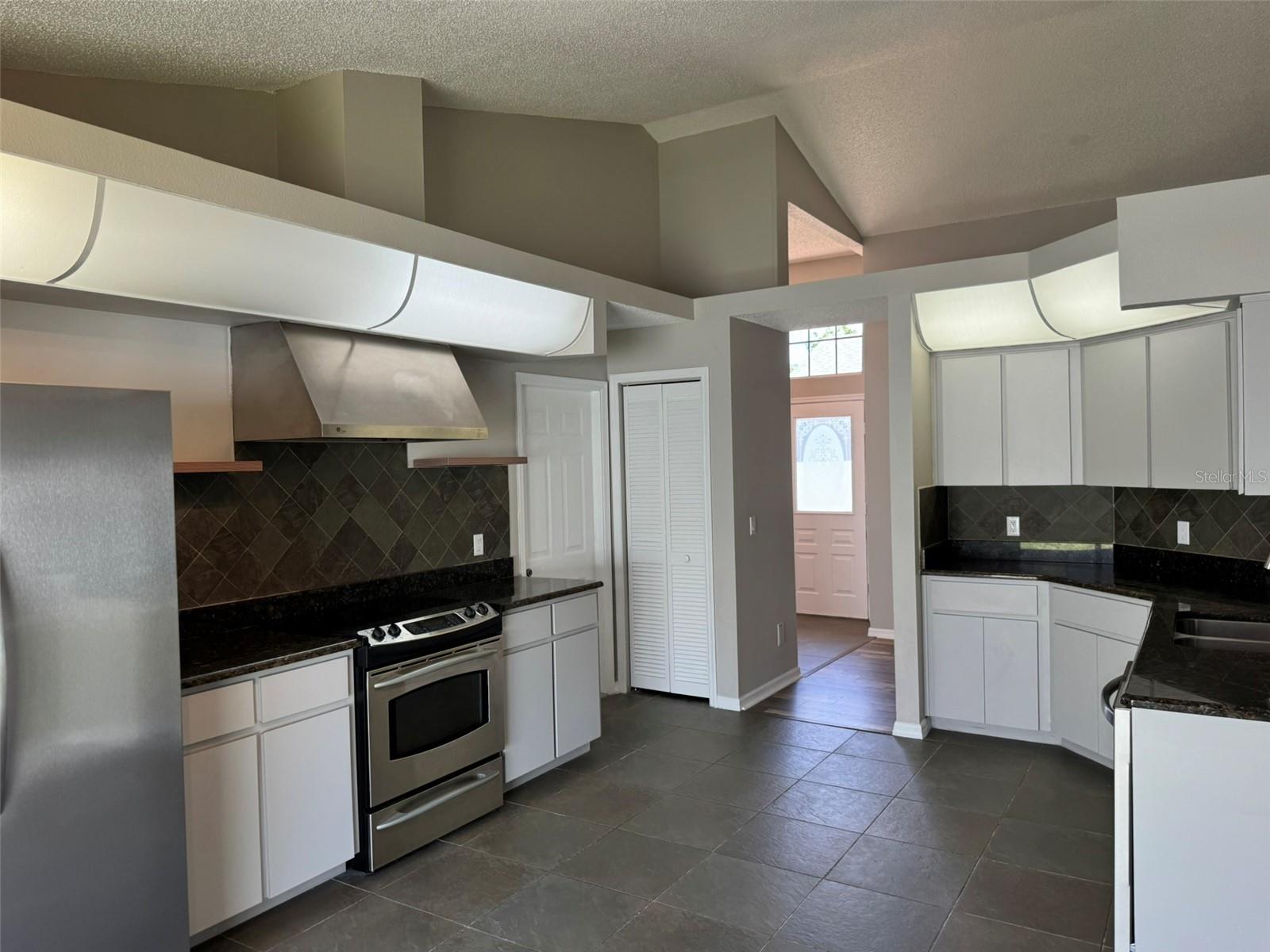 10104 BEEFMASTER CT — photo 4