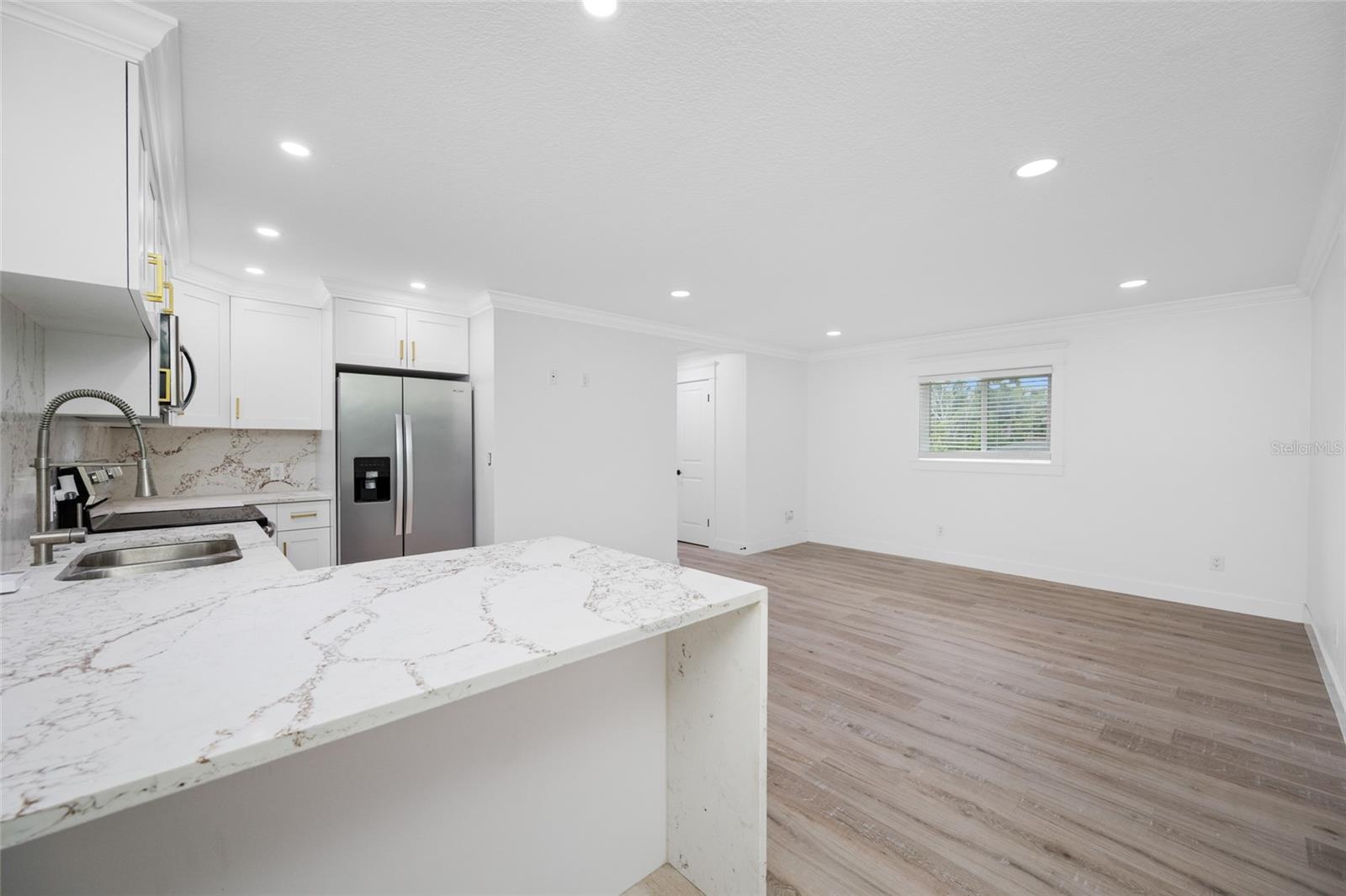 380 VILLAGRANDE AVE S — photo 79