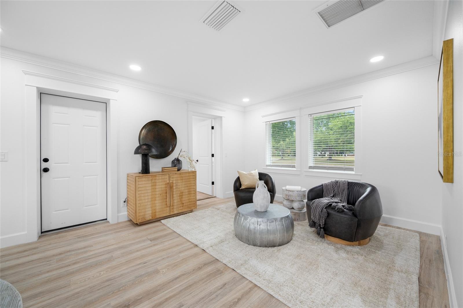 380 VILLAGRANDE AVE S — photo 24