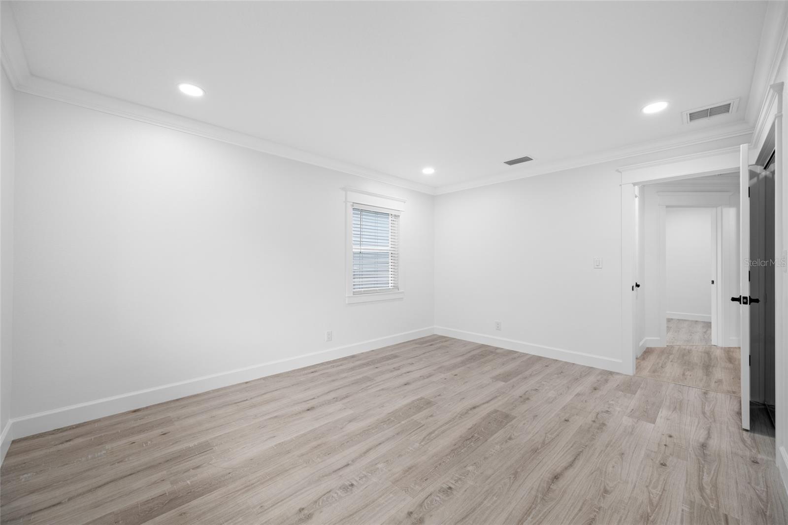 380 VILLAGRANDE AVE S — photo 51