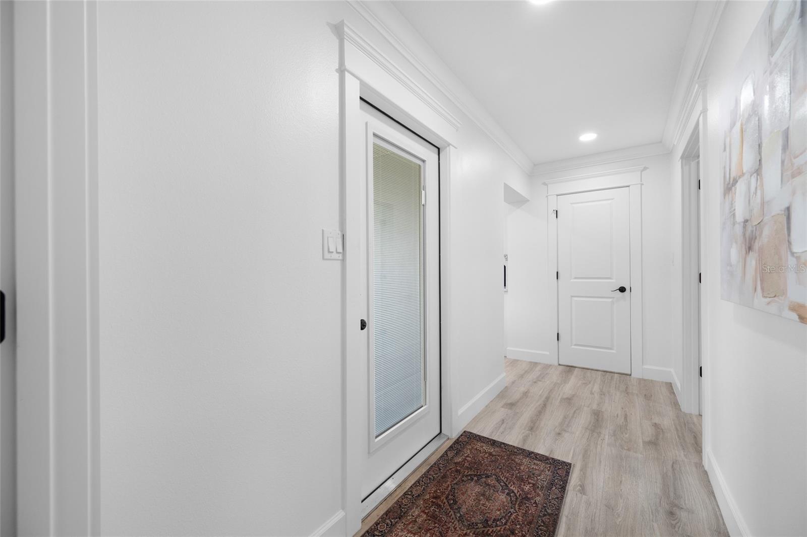 380 VILLAGRANDE AVE S — photo 37