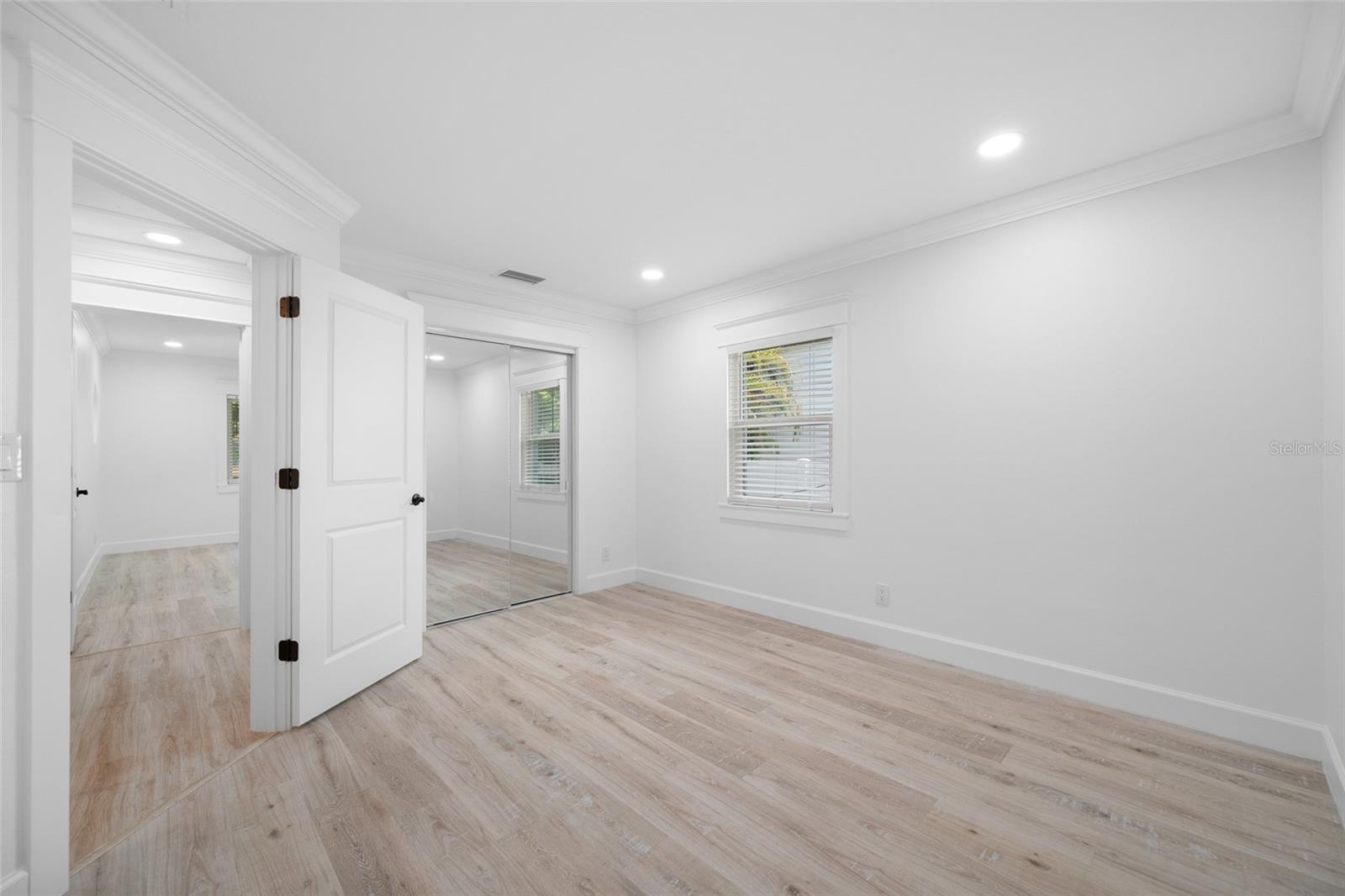 380 VILLAGRANDE AVE S — photo 57