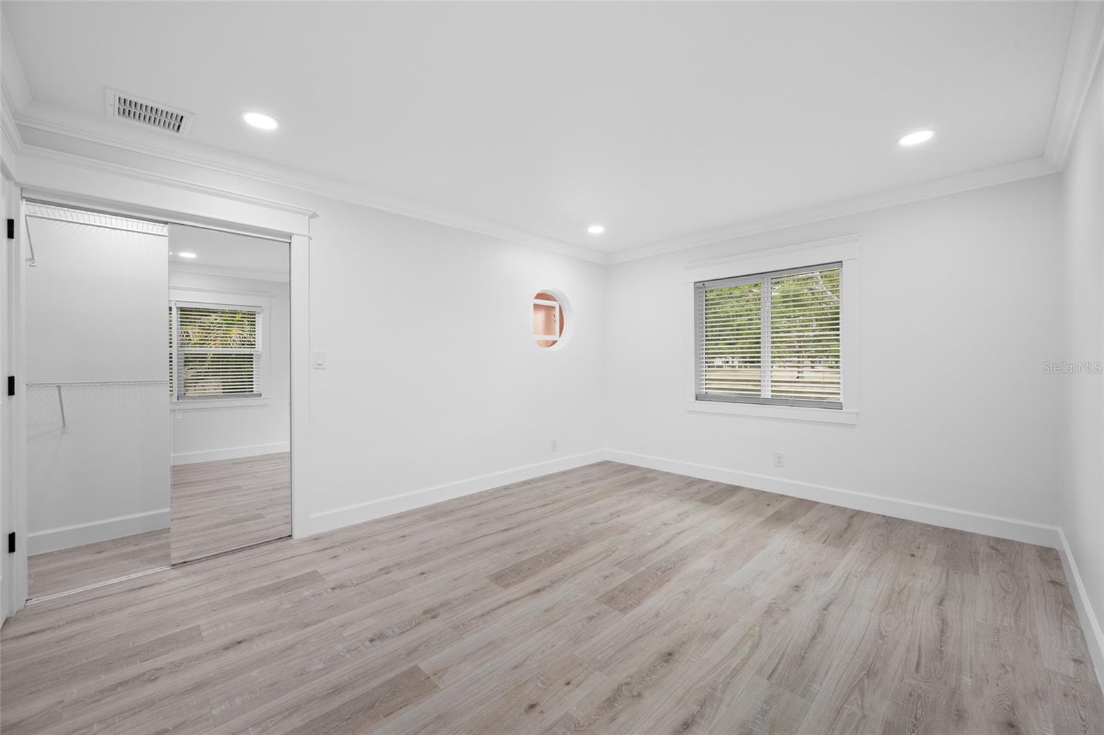 380 VILLAGRANDE AVE S — photo 52